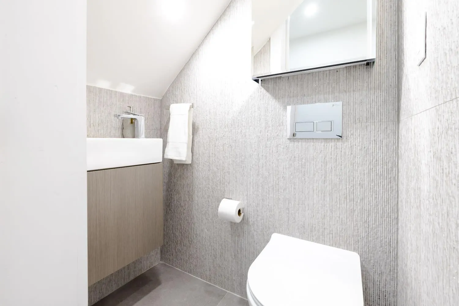 170-G 3Br Duplex With Private Yard In E Village New York