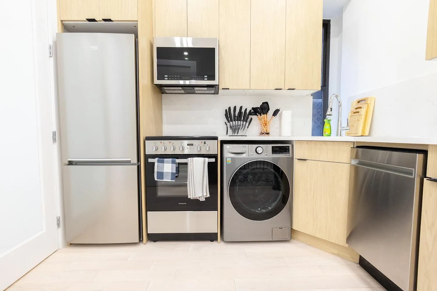 170-G 3Br Duplex With Private Yard In E Village New York 0*,