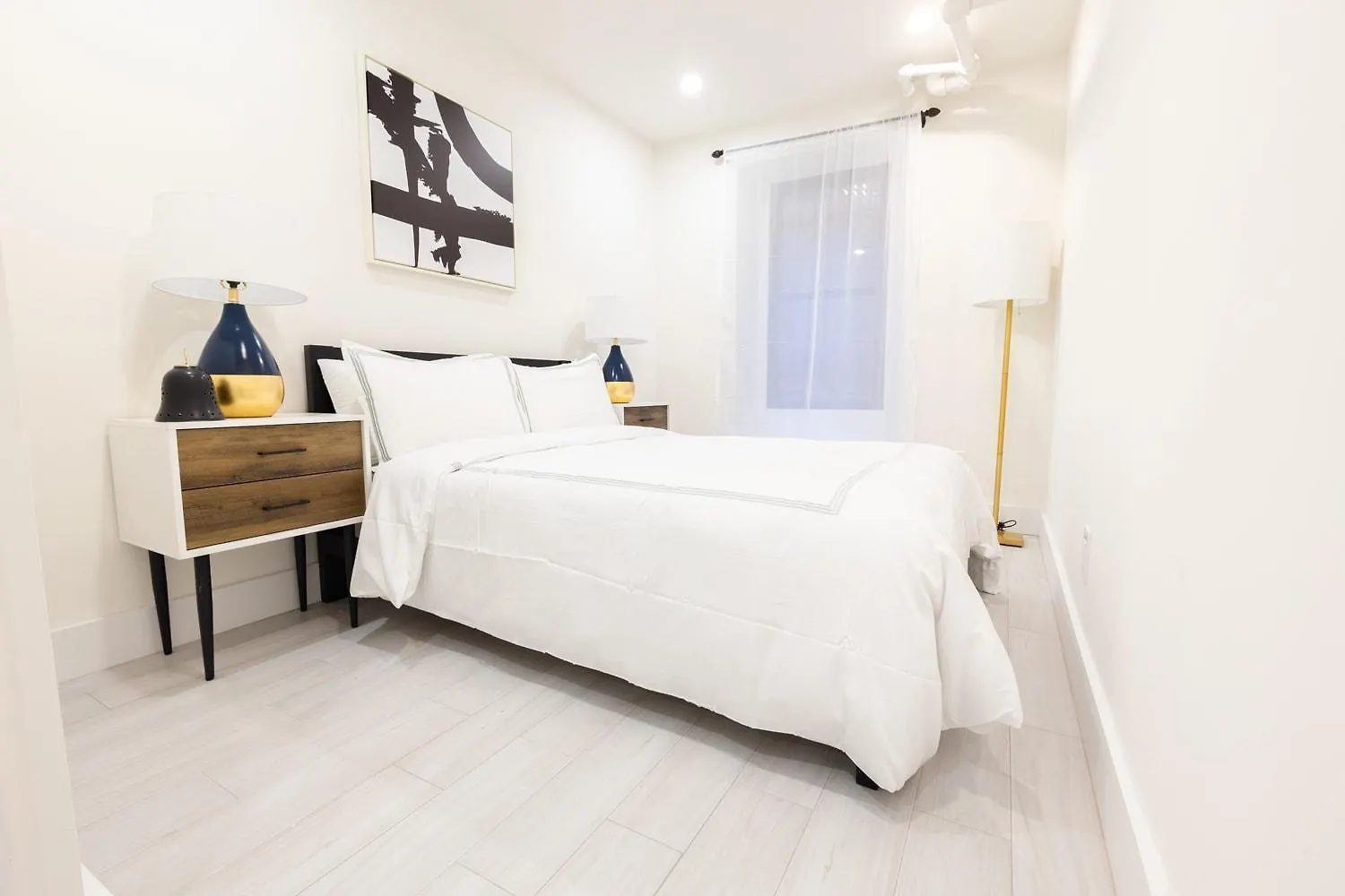 170-G 3Br Duplex With Private Yard In E Village New York