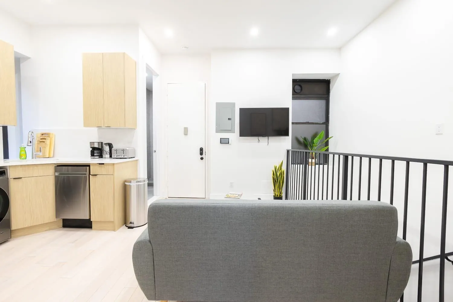 170-G 3Br Duplex With Private Yard In E Village New York