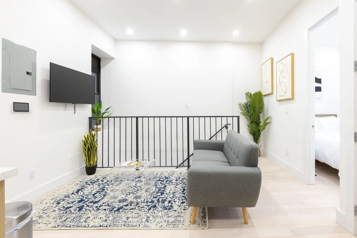 170-G 3Br Duplex With Private Yard In E Village New York