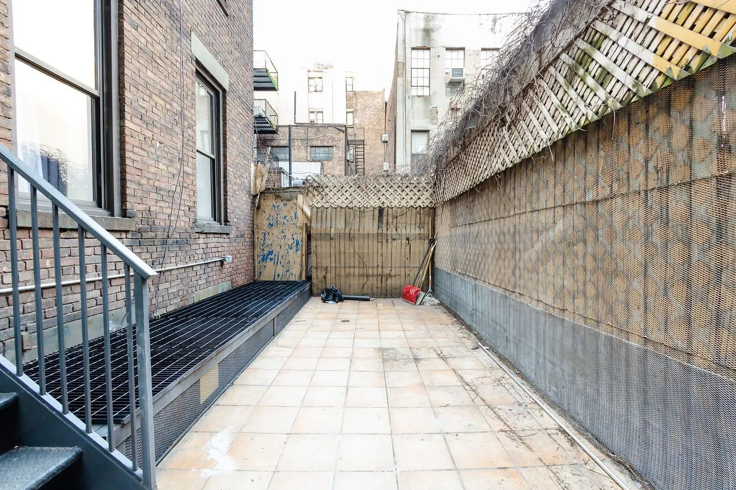 170-G 3Br Duplex With Private Yard In E Village New York